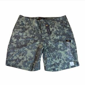 Woman LEE Leaf Camo Print WALK SHORTS Size 18 Green Stretch Cotton NWT